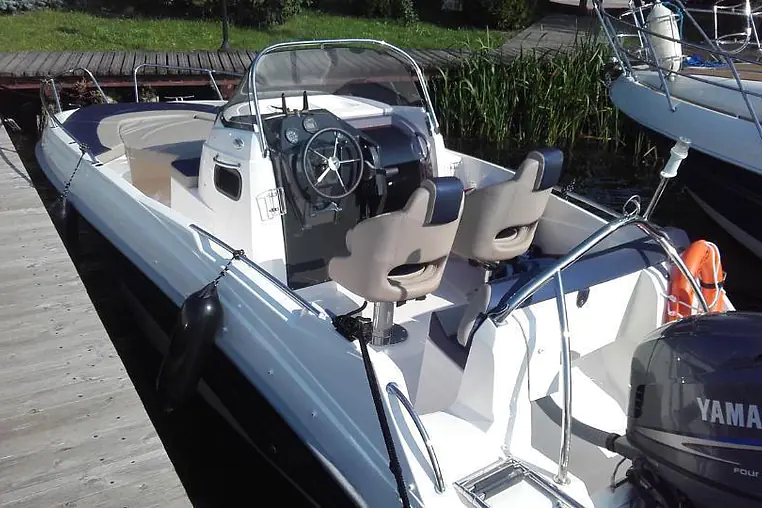 Mazury czarter - AM 555