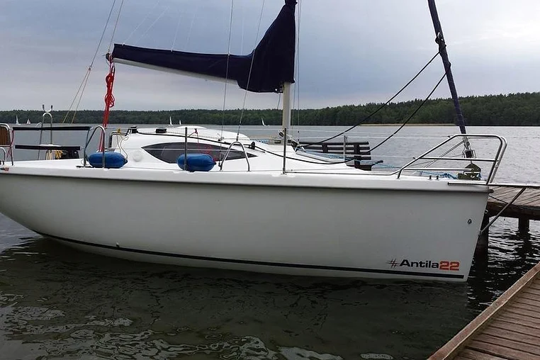 Czarter jachtu żaglowego Antila 22