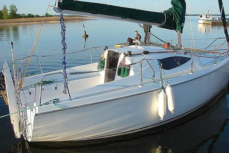 Mazury czarter - Antila 22