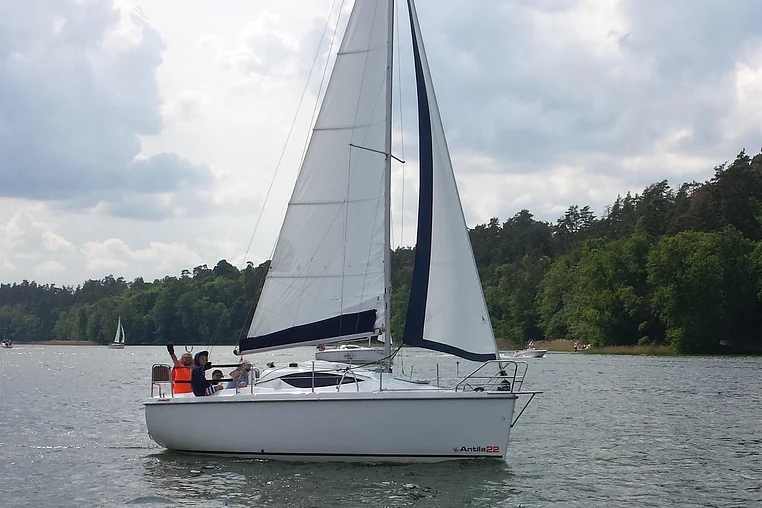 Mazury czarter - Antila 22