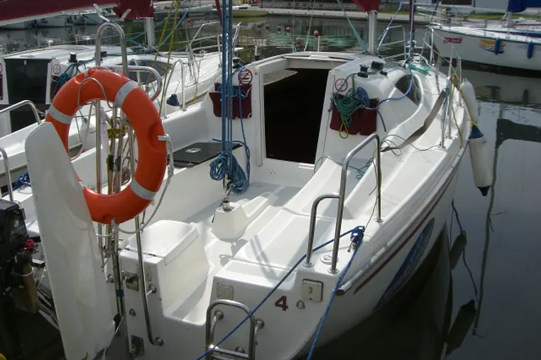 Mazury czarter - Antila 24