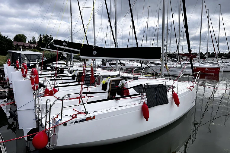 Mazury czarter - Antila 24.4
