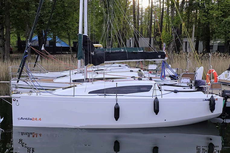 Czarter Antila 24.4