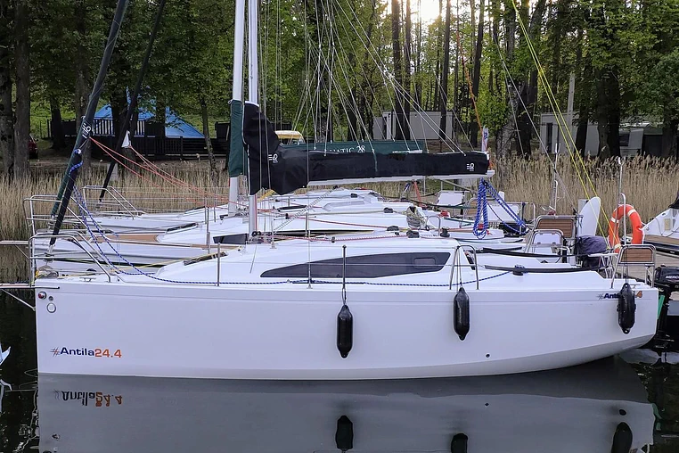 Czarter Antila 24.4