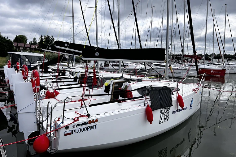 Mazury czarter - Antila 24.4