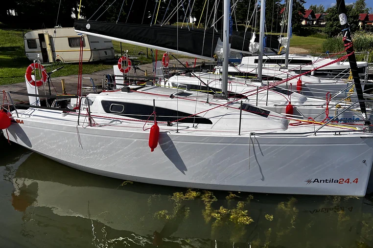 Czarter Antila 24.4