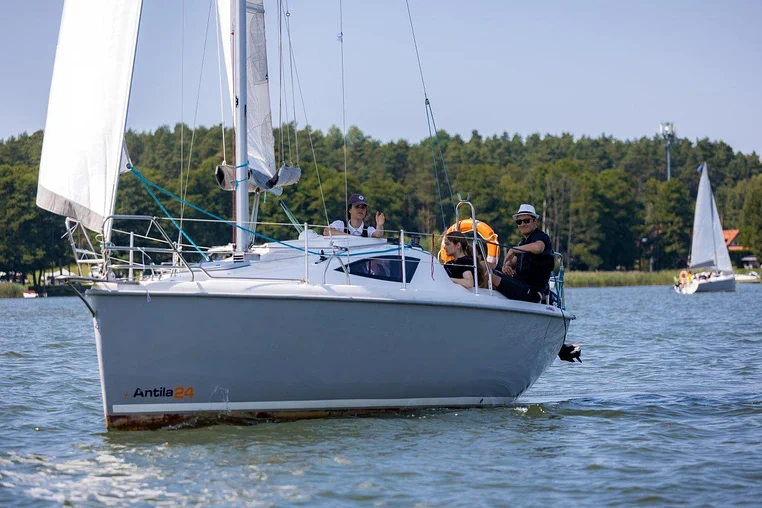 Mazury czarter - Antila 24