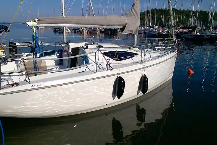 Mazury czarter - Antila 24