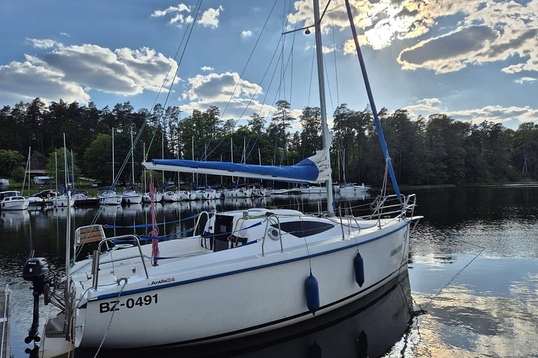 Czarter Antila 24