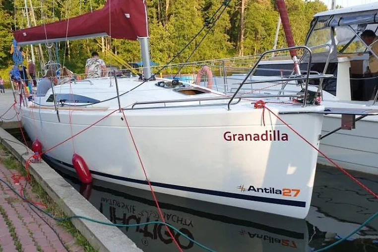 Mazury czarter - Antila 27