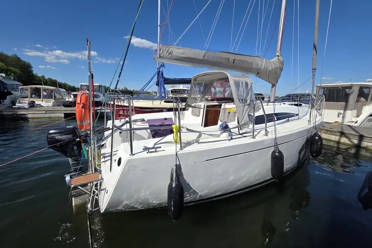 Mazury czarter - Antila 27