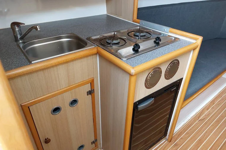 Czarter Antila 27