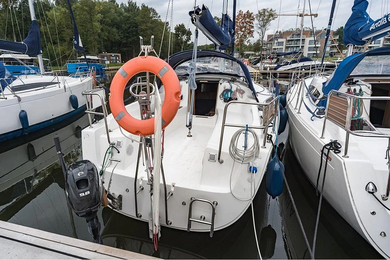 Mazury czarter - Antila 27