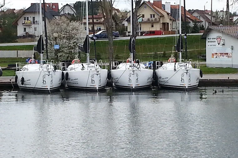 Mazury czarter - Antila 27