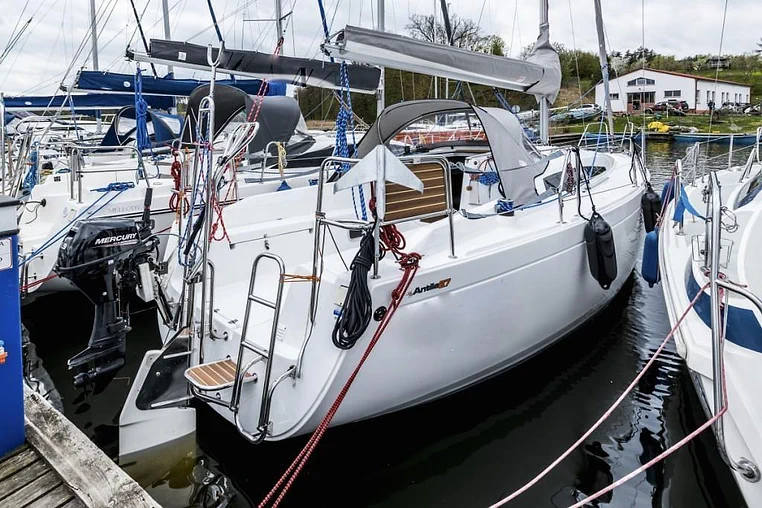 Mazury czarter - Antila 27
