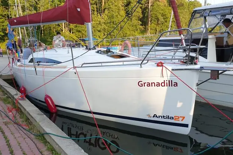 Mazury czarter - Antila 27