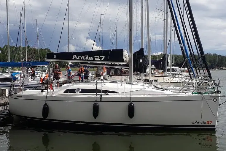 Czarter jachtu żaglowego Antila 27