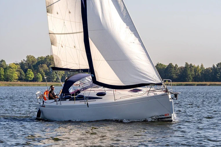 Czarter Antila 27