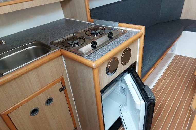 Czarter Antila 27