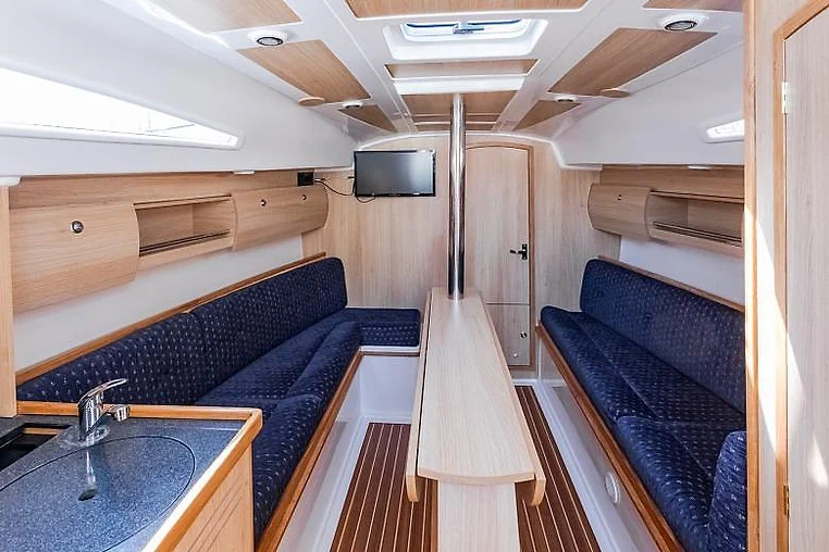 Giżycko czarter - Antila 27