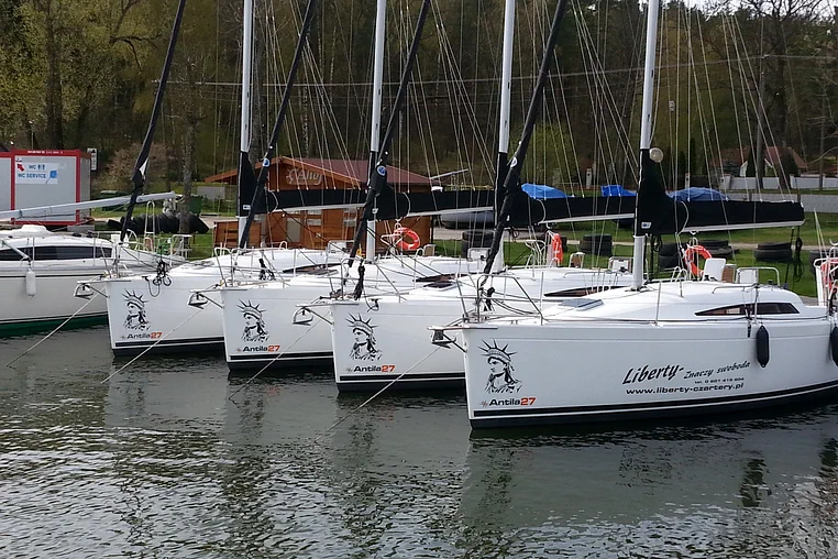 Mazury czarter - Antila 27
