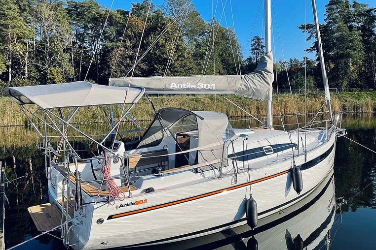 Czarter jachtu żaglowego Antila 30.1