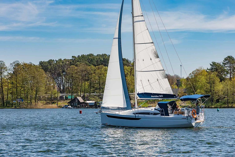 Czarter jachtu żaglowego Antila 30.1