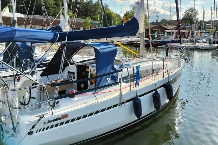 Czarter Antila 30