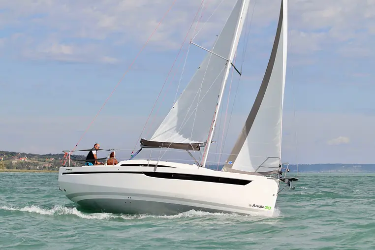 Mazury czarter - Antila 30