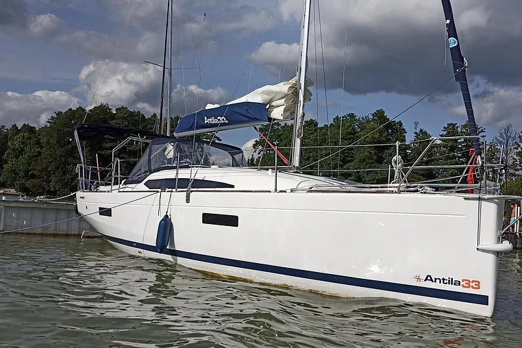 Czarter Antila 33