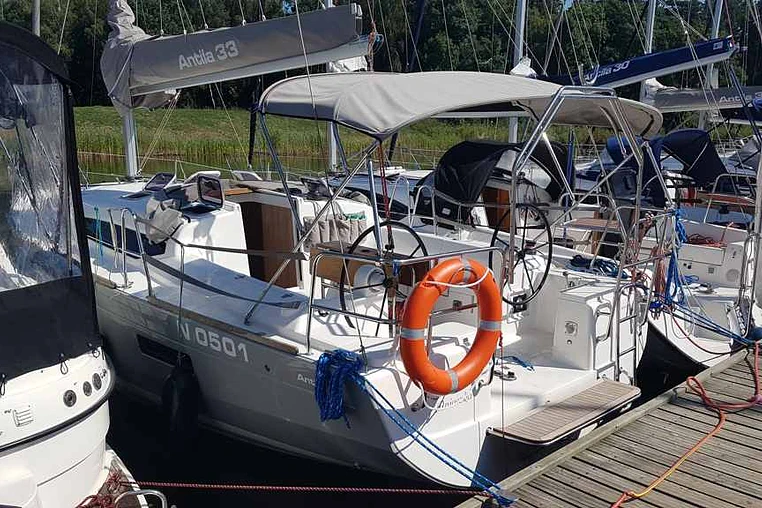 Czarter Antila 33