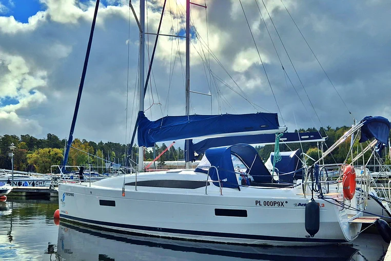 Czarter jachtu żaglowego Antila 33.3