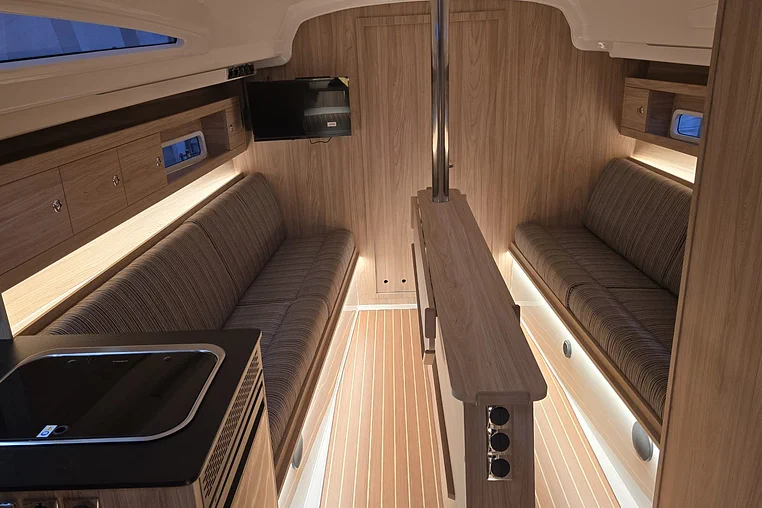 Piękna Góra czarter - Antila 33.3