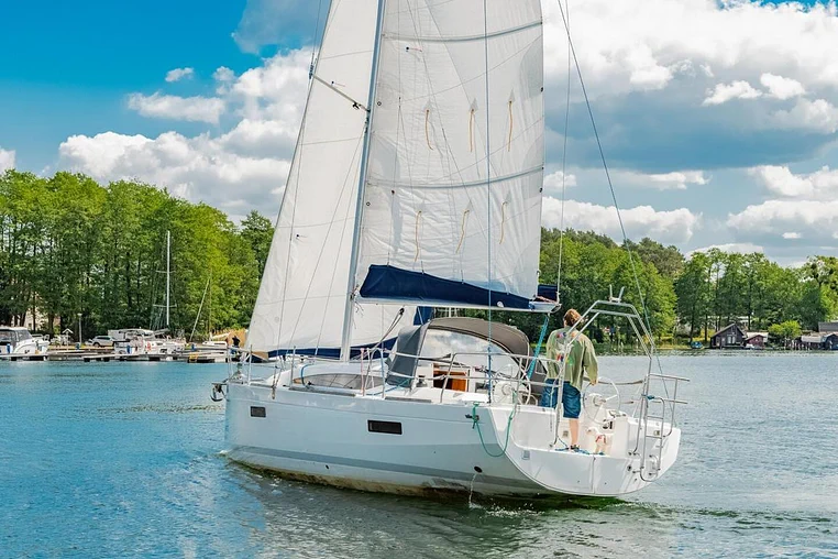 Mazury czarter - Antila 33