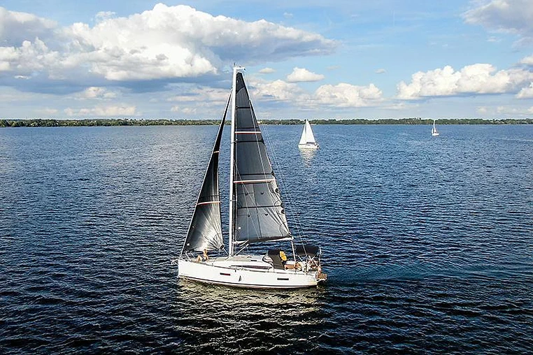 Mazury czarter - Antila 33