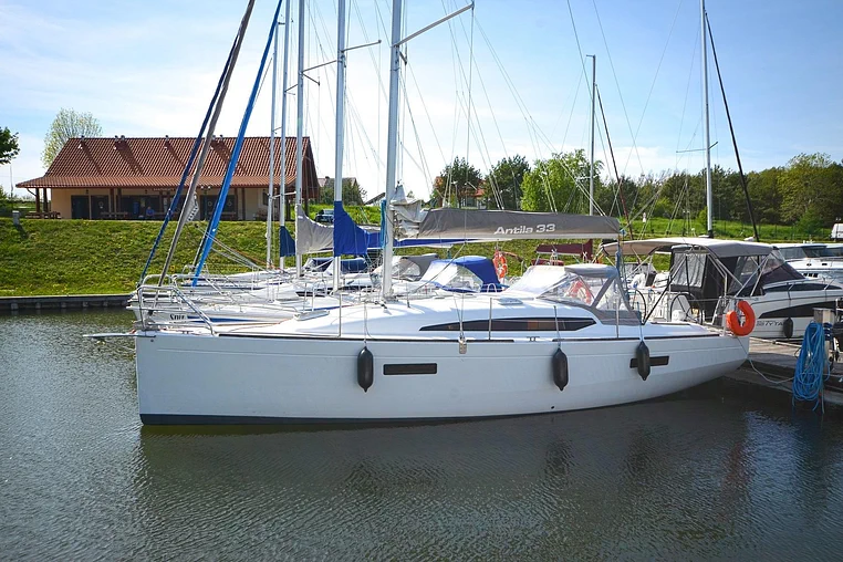 Czarter Antila 33