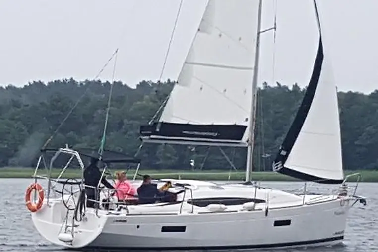 Mazury czarter - Antila 33