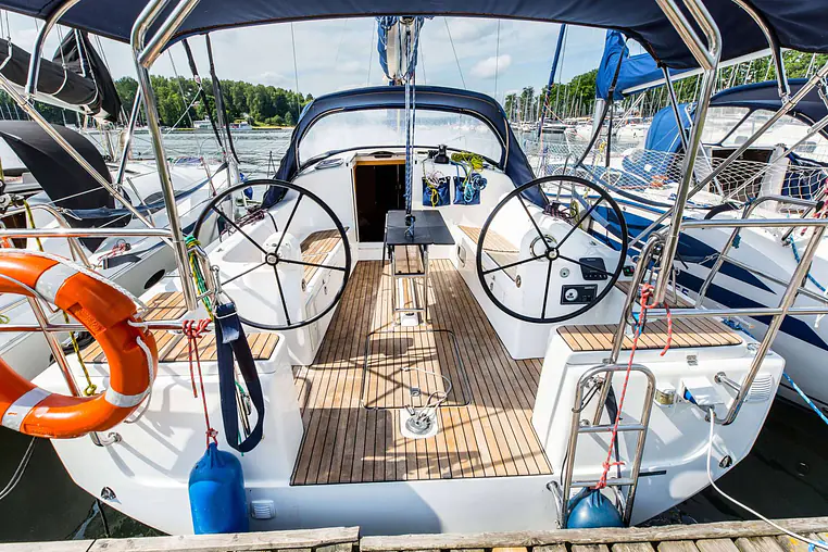 Czarter Antila 33
