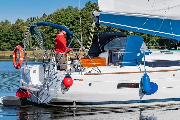 Mazury czarter - Antila 33