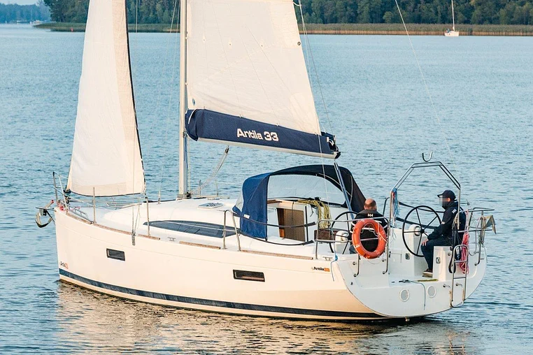 Czarter Antila 33