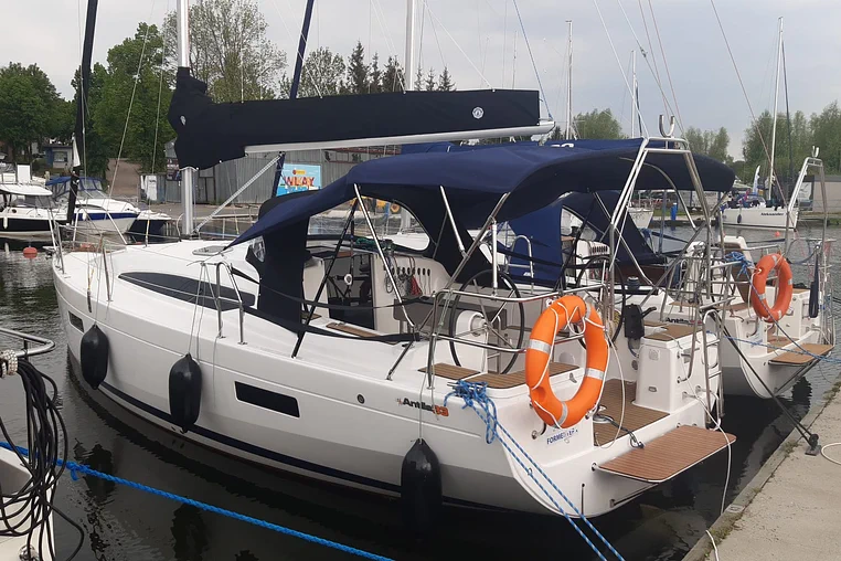 Czarter Antila 33