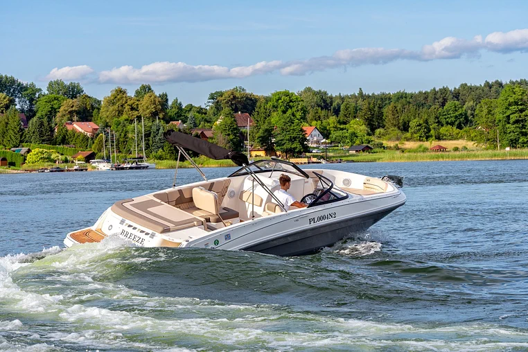 Giżycko czarter - Bayliner VR6E