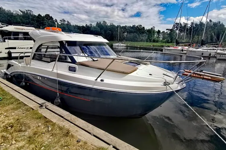 Mazury czarter - Beneteau Antares 8