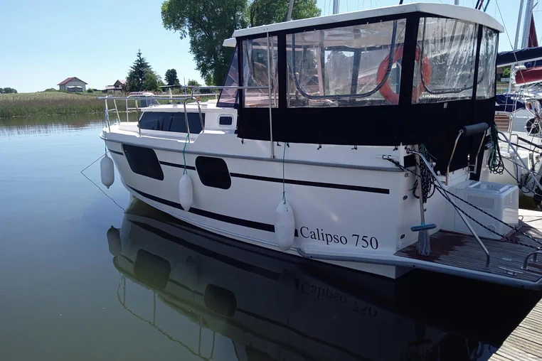 Mikołajki czarter - Calipso 750