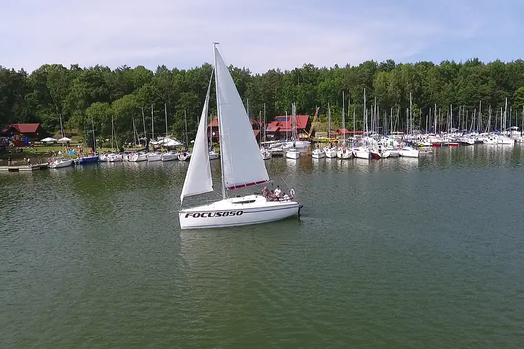Mazury czarter - Focus 850