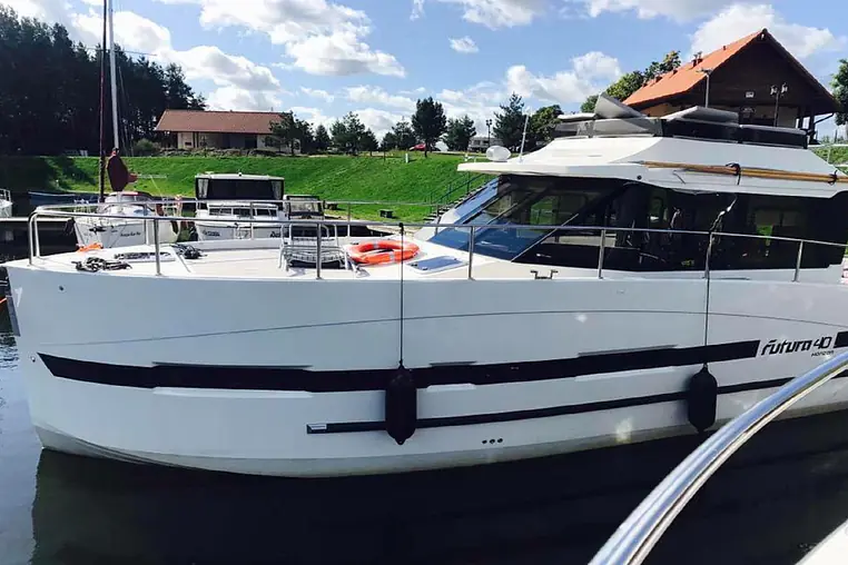 Czarter jachtu motorowego Futura 40