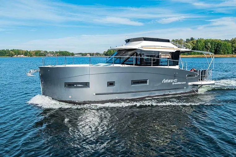 Mikołajki czarter - Futura 40