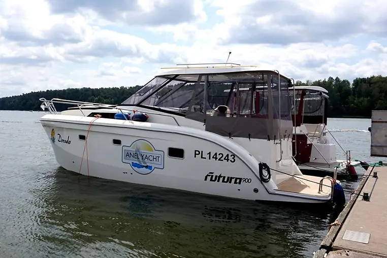 Mazury czarter - Futura 900