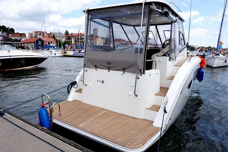 Czarter Futura 900
