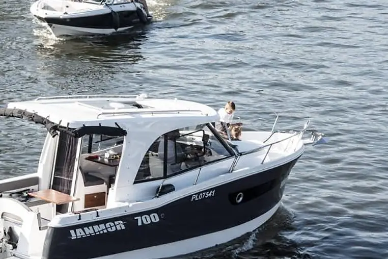 Piękna Góra czarter - Janmor 700